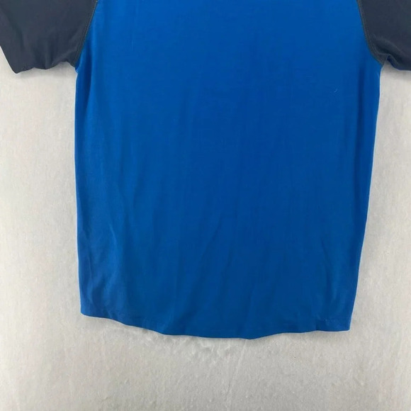 Sugoi Activewear Shirt Men's Sz S Blue Colorblock Crew V Detailed Neck Raglan - Picture 9 of 11